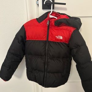 The Northface Kids Jacket: 'Moondoggy' Water
Repellent Reversible
Down Jacket